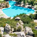 D - Hotel