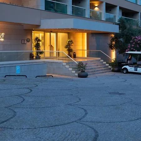 D - Hotell 5*