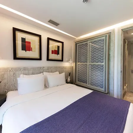 D - Hotel